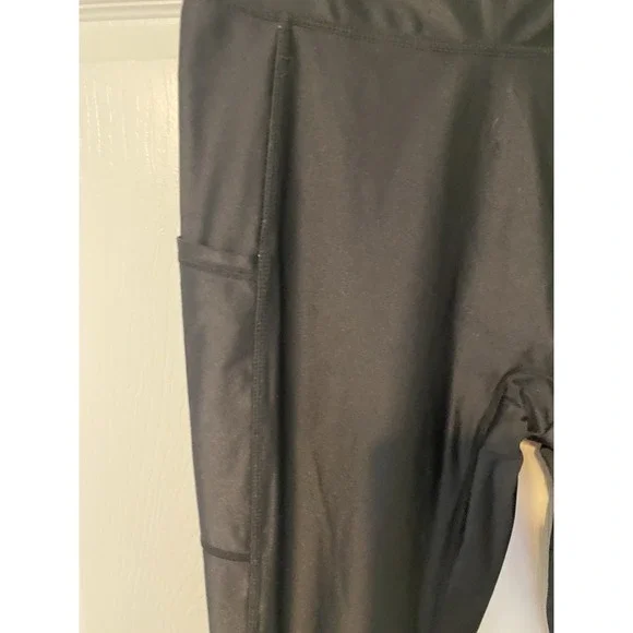 Zuda Women's Black Shiny Leggings with Cross Cross Detail Size‎ Medium - Picture 5 of 13